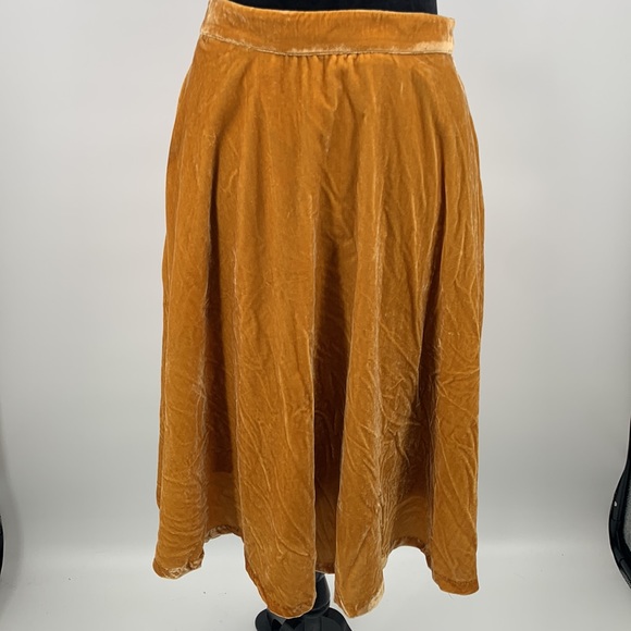 NWT ModCloth skirt gold velvet size 8 with Pockets - Picture 2 of 8